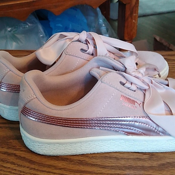 Dusty Rose Size 6.5 Puma Suede Shoes - Picture 3 of 5
